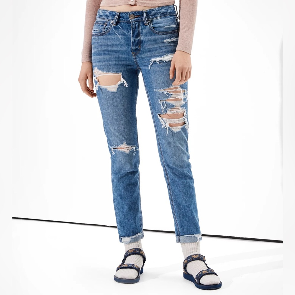 American Eagle Distressed Tomgirl Blue Jeans Size 4 X-Long